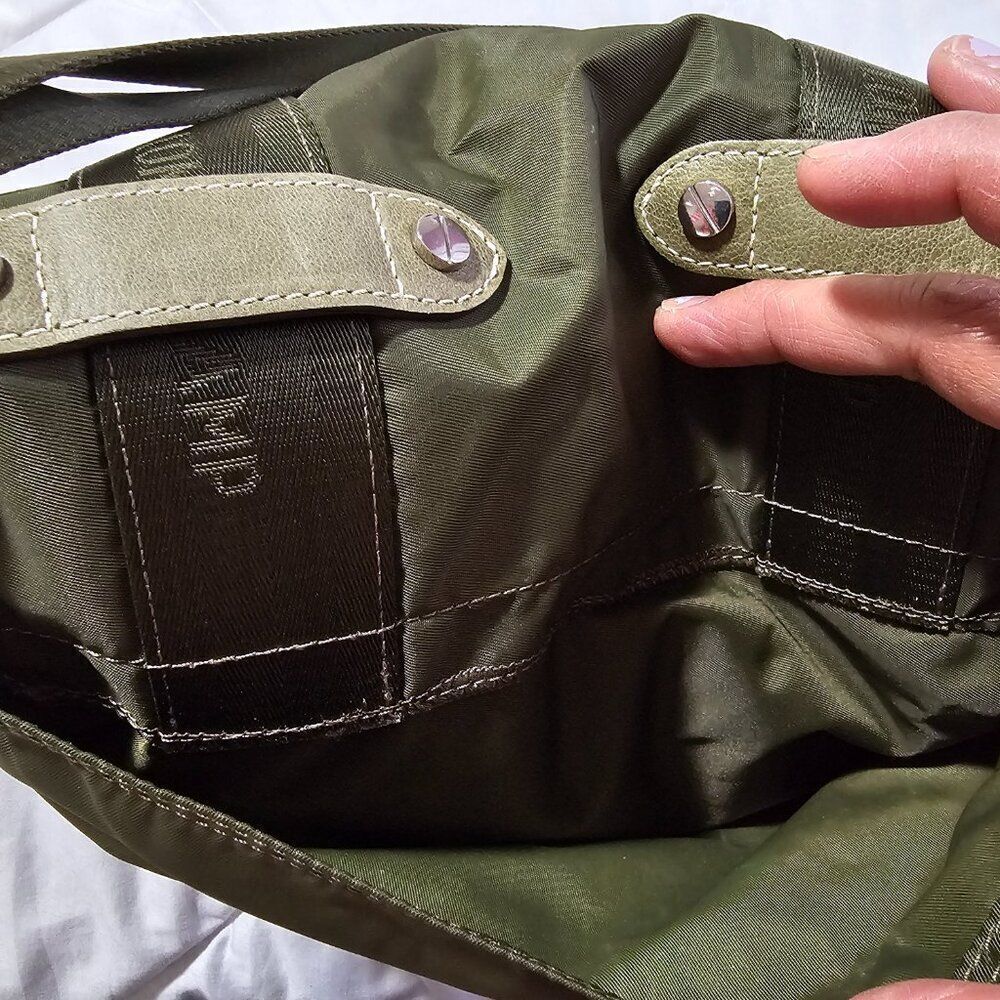 EUC LIKE NEW AUTHENTIC LONGCHAMP GREEN NYLON CROSSBODY BAG MEDIUM - Picture 8 of 16